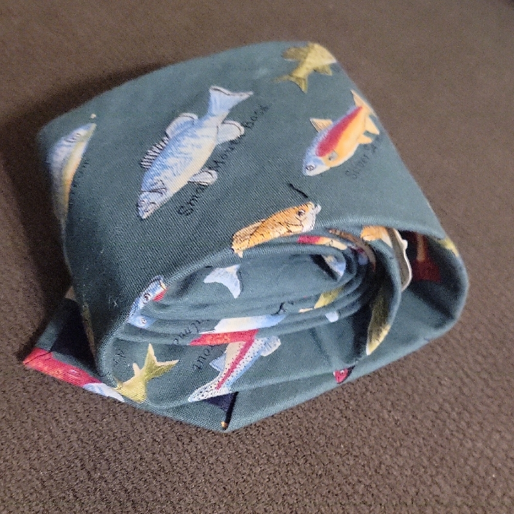 Vintage American Eagle Outfitters Fish Pattern Tie - Green and Multicolor